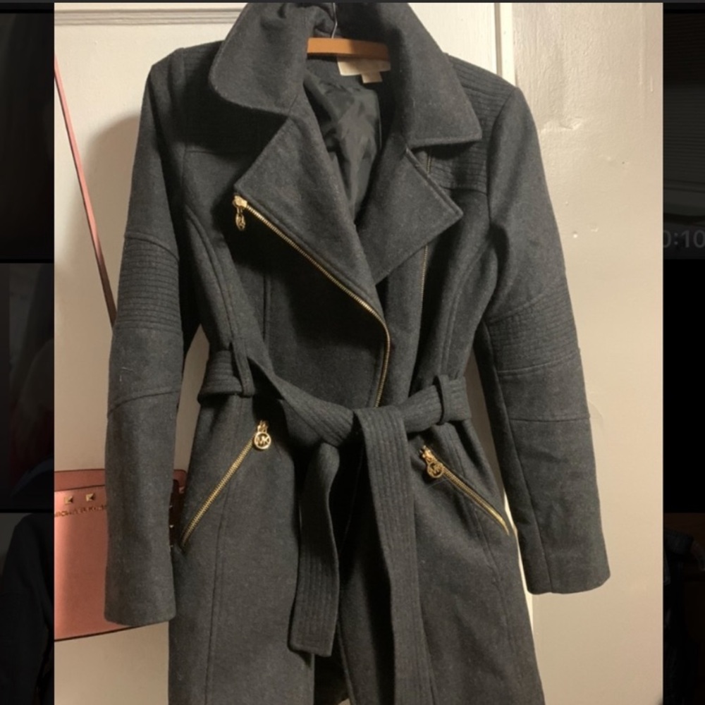 LOOKING FOR THIS ITEN to buy! MICHAEL KORS